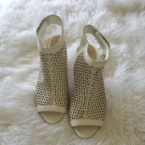 Size 9 Vince Camuto Peeptoe Open Back Sandals